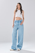 Jean azul claro baggy infaltables con bota ancha y tiro medio
