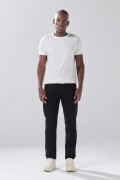 Jean negro slim infaltables con tiro bajo y 5 bolsillos
