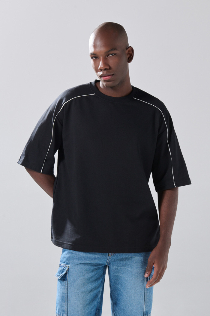 Camiseta unicolor en tela pesada manga corta oversize
