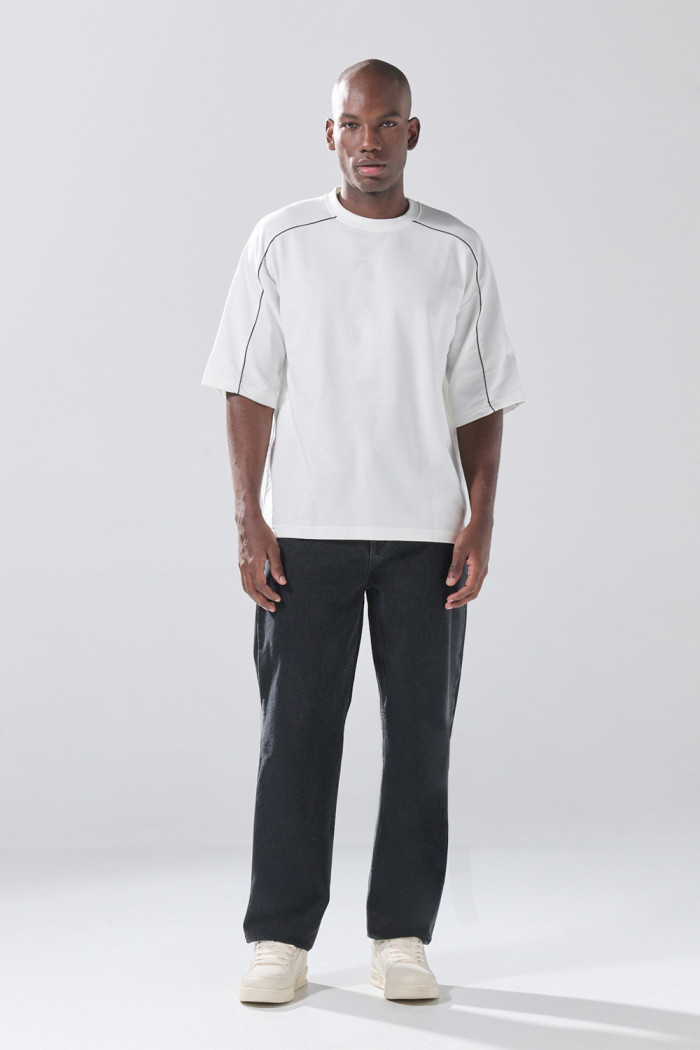 Camiseta unicolor en tela pesada manga corta oversize