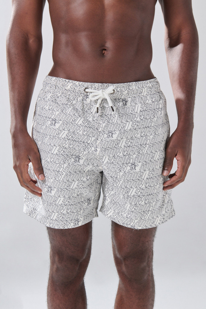 Bermuda playera kaki con tiro bajo y diseños de letras
