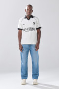 Camiseta crema clara college con cuello polo en contraste

