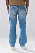 Jean 90´S azul medio bota recta con tiro bajo y desgastes
