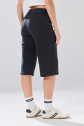 Bermuda de jean jort gris intensa con tiro medio y bolsillos
