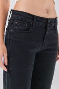 Bermuda de jean jort gris intensa con tiro medio y bolsillos
