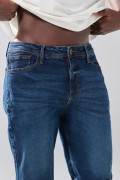 Bermuda de jean slim infaltables azul oscura con tiro bajo
