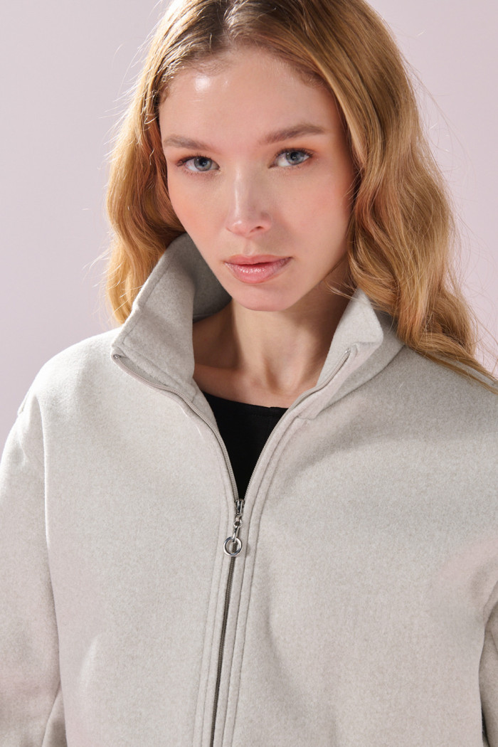 Chaqueta crema clara en paño con cuello alto de Polka Dots
