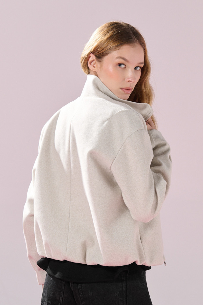 Chaqueta crema clara en paño con cuello alto de Polka Dots
