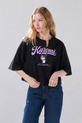 Camiseta crop top oversize negra con arte de Kuromi
