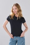 Camiseta infaltables cuello redondo unicolor con manga corta
