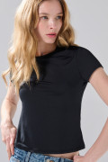 Camiseta infaltables cuello redondo unicolor con manga corta
