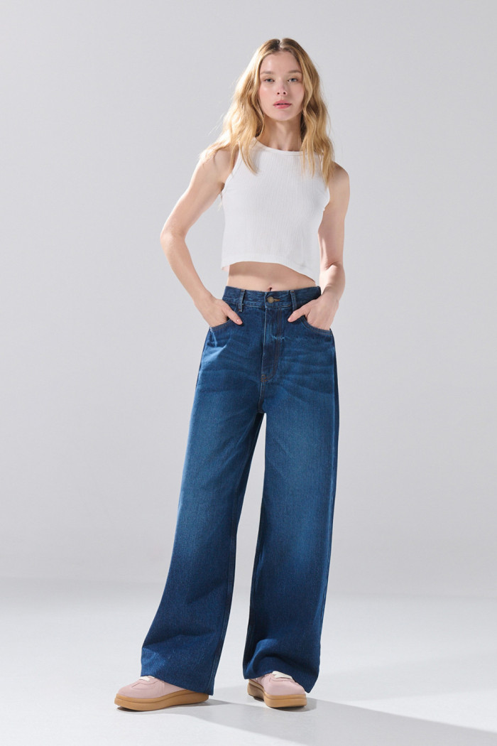 Jean baggy infaltables azul oscuro con bota ancha
