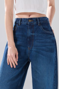 Jean baggy infaltables azul oscuro con bota ancha
