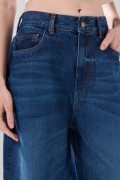 Jean baggy infaltables azul oscuro con bota ancha

