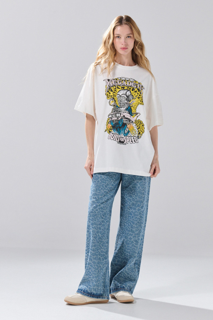 Camiseta oversize manga corta crema con arte de Megadeth