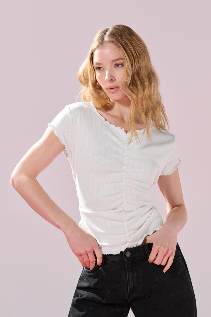 Camiseta unicolor con recogido y manga corta de Polka Dots
