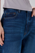 Jean azul baggy infaltables con bota ancha y tiro medio
