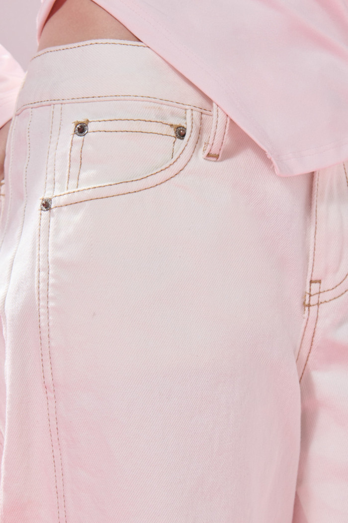 Jean tiro bajo barrel crema con bota ancha de Polka Dots
