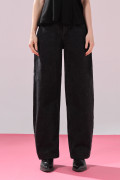 Jean gris loose barrel tiro bajo con puntos de Polka Dots
