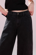 Jean gris loose barrel tiro bajo con puntos de Polka Dots
