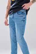 Jean skinny infaltables tiro bajo azul medio con desgastes
