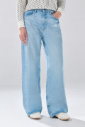 Jean azul claro baggy infaltables tiro medio con bota ancha
