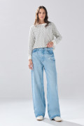 Jean azul claro baggy infaltables tiro medio con bota ancha
