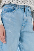 Jean azul claro baggy infaltables tiro medio con bota ancha
