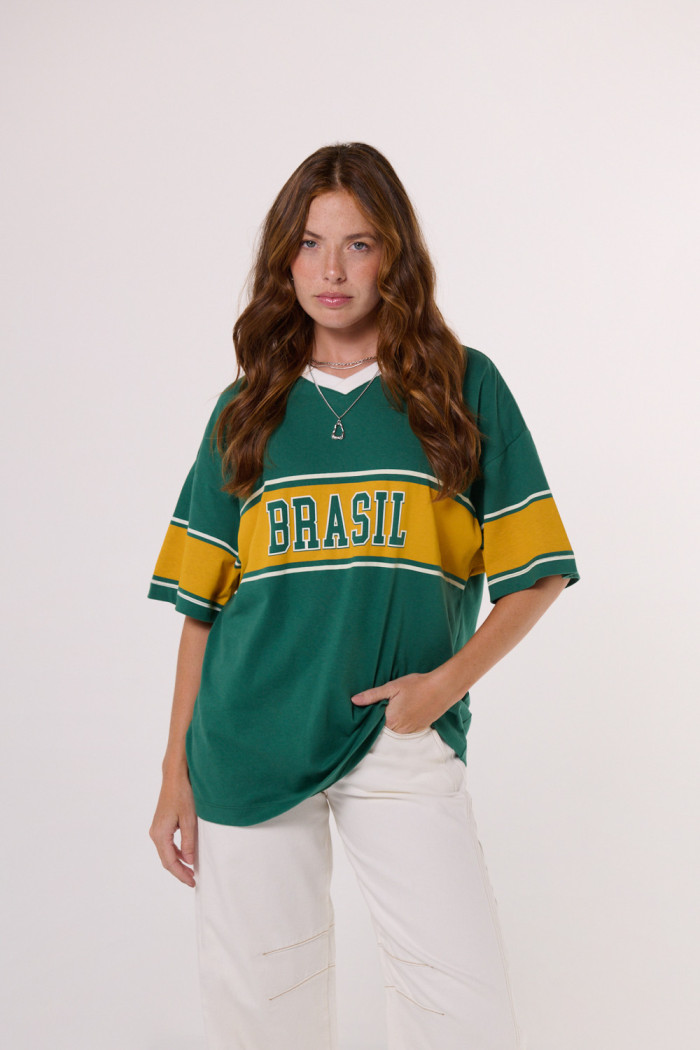 Camiseta oversize cuello V verde college de Fan Edition
