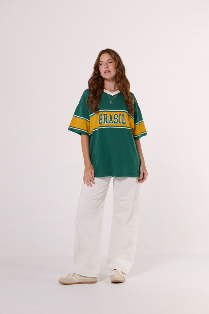 Camiseta oversize cuello V verde college de Fan Edition
