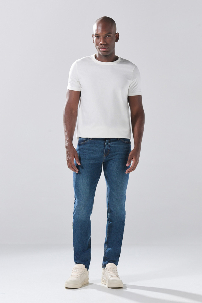 Jean slim infaltables azul oscuro tiro bajo con cremallera
