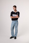 Camiseta cuello polo azul intensa college de Fan Edition
