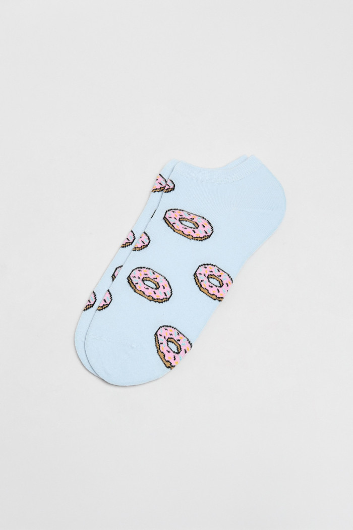 Medias azules claras tobilleras con diseños de donuts
