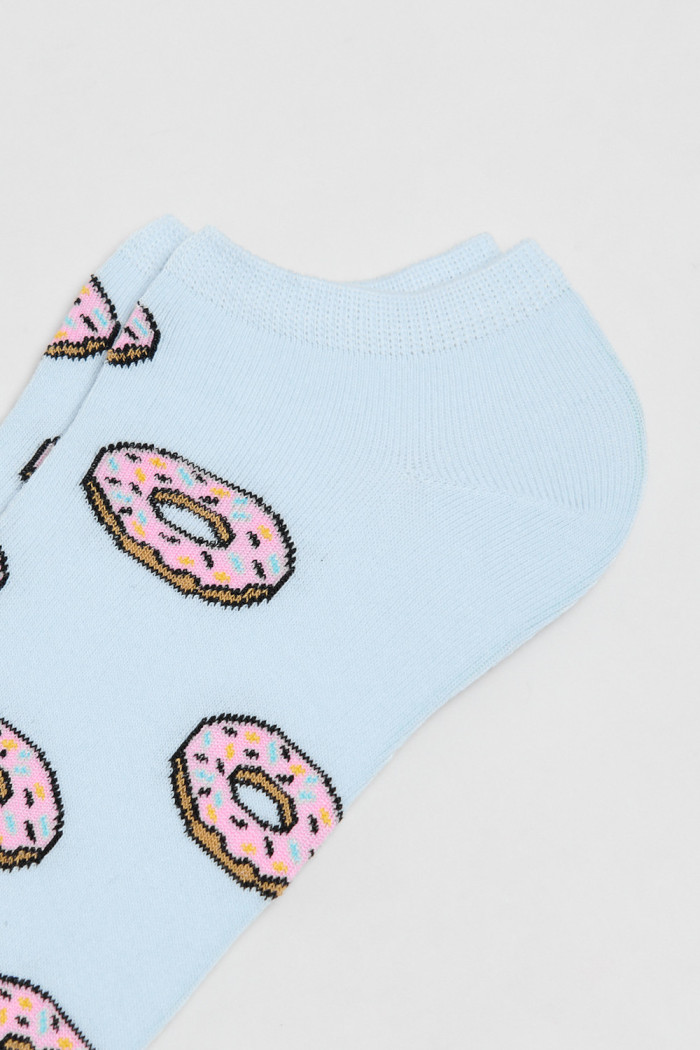 Medias azules claras tobilleras con diseños de donuts
