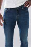 Jean azul oscuro skinny infaltables con tiro bajo y bolsillos
