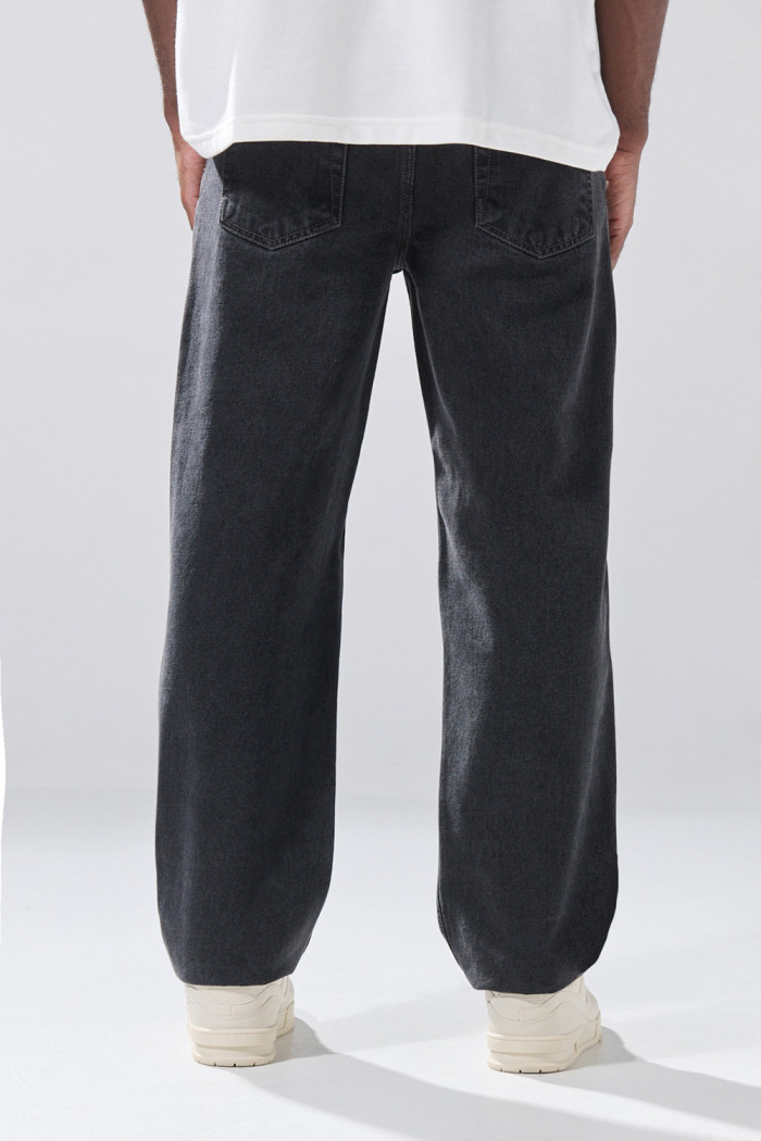 Jean baggy infaltables gris tiro medio con bota ancha 
