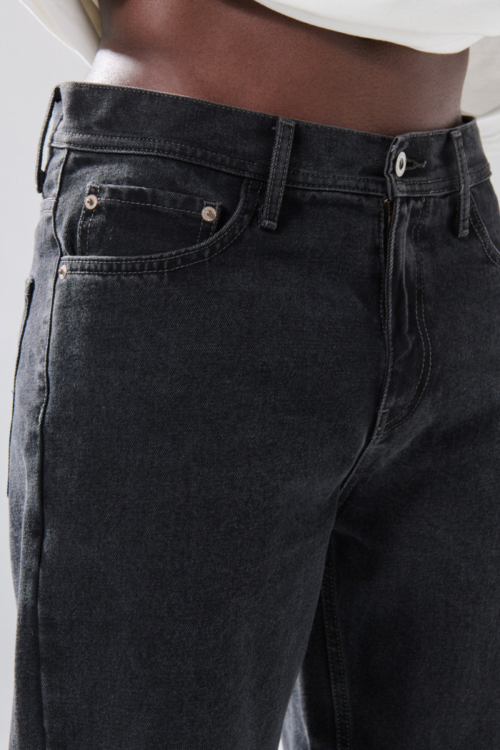 Jean baggy infaltables gris tiro medio con bota ancha 
