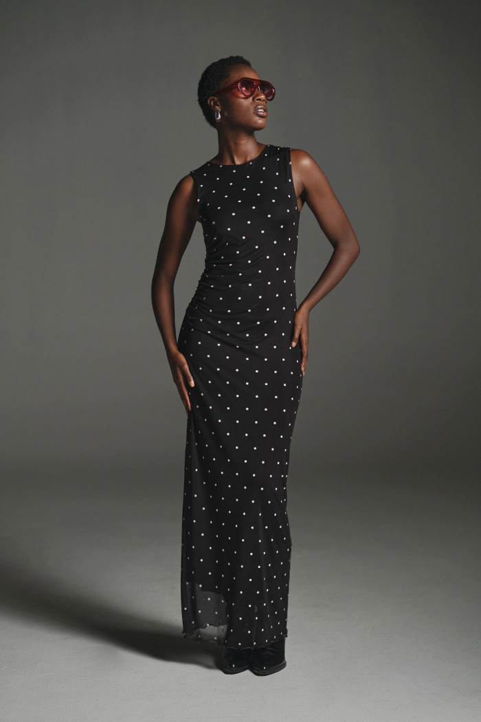 Vestido largo negro con puntos de Polka Dots y manga sisa
