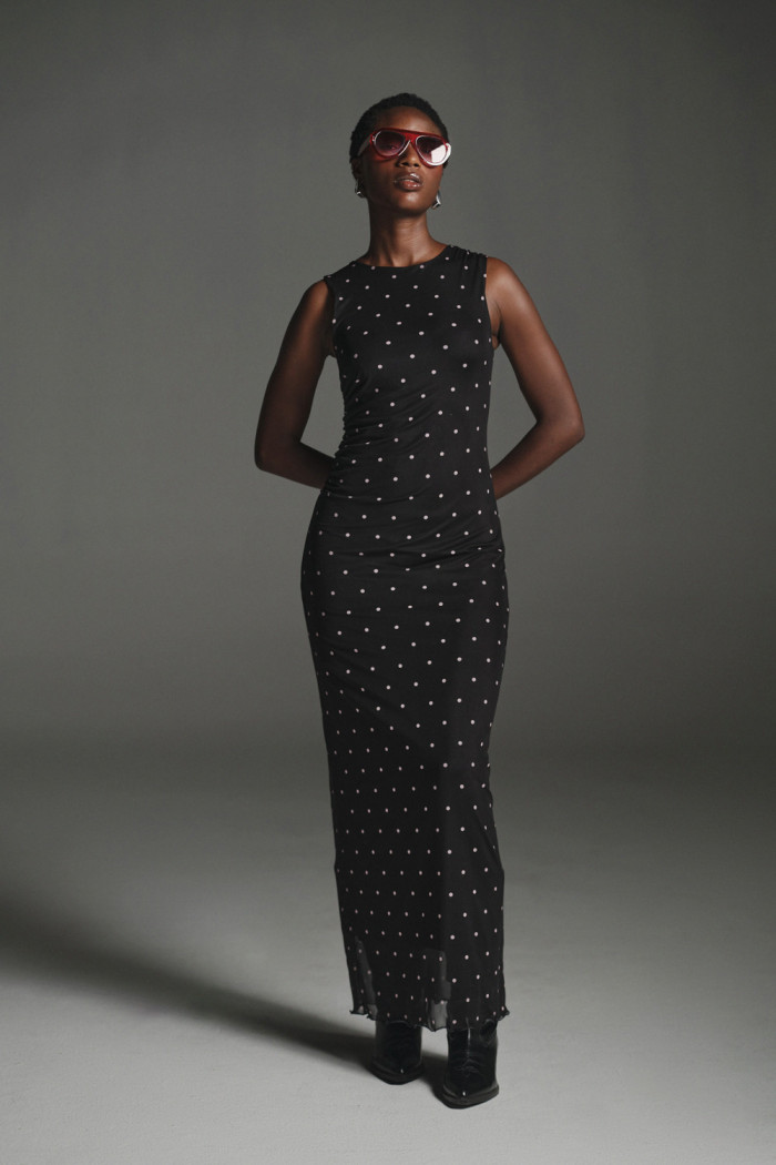 Vestido largo negro con puntos de Polka Dots y manga sisa
