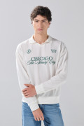 Camiseta oversize crema college con manga larga y cuello polo
