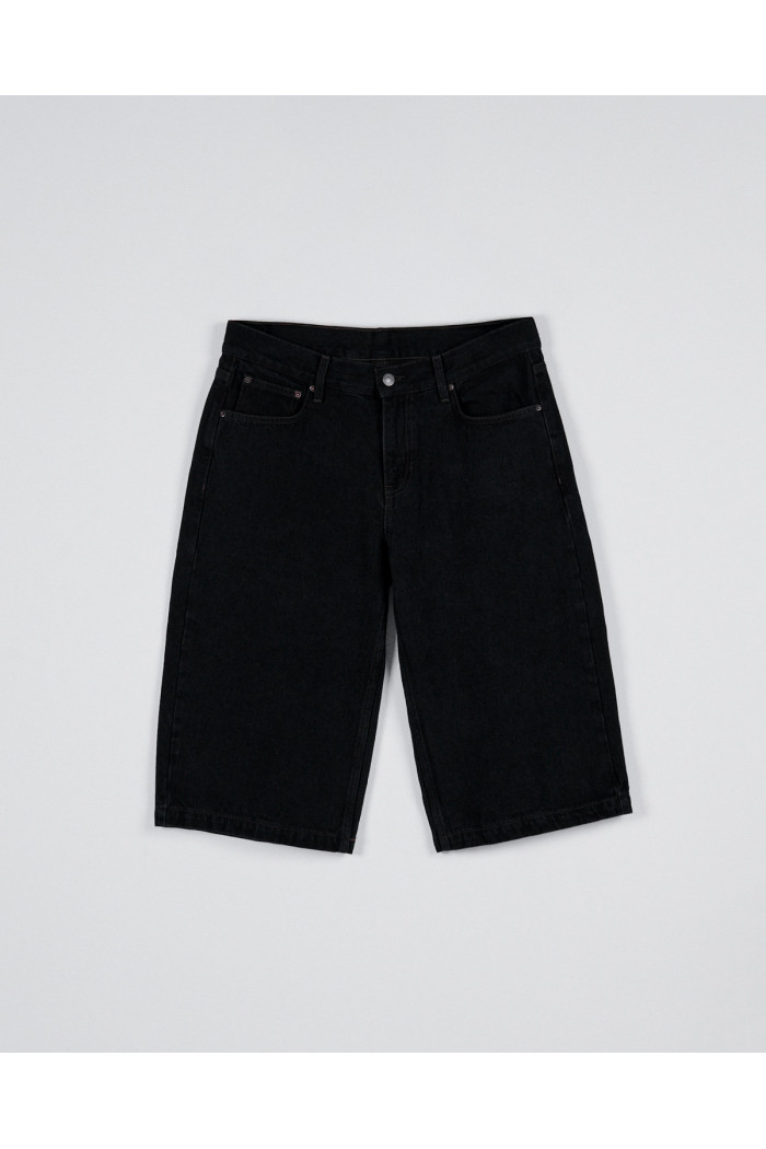 Bermuda de jean slim infaltables negra con tiro bajo
