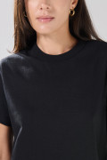 Camiseta cuello redondo infaltables unicolor ajustada
