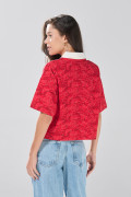 Camiseta crop top roja de Coca-Cola oversize con cuello polo
