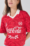 Camiseta crop top roja de Coca-Cola oversize con cuello polo
