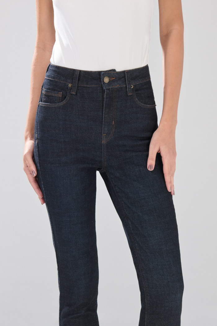 Jean azul súper skinny infaltables con tiro súper alto

