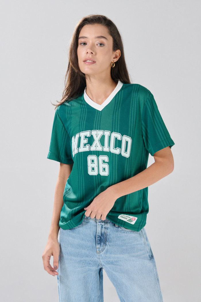 Camiseta verde oversize college de Fan Edition con cuello V
