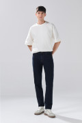 Jean slim infaltables azul intenso con bolsillos y tiro bajo
