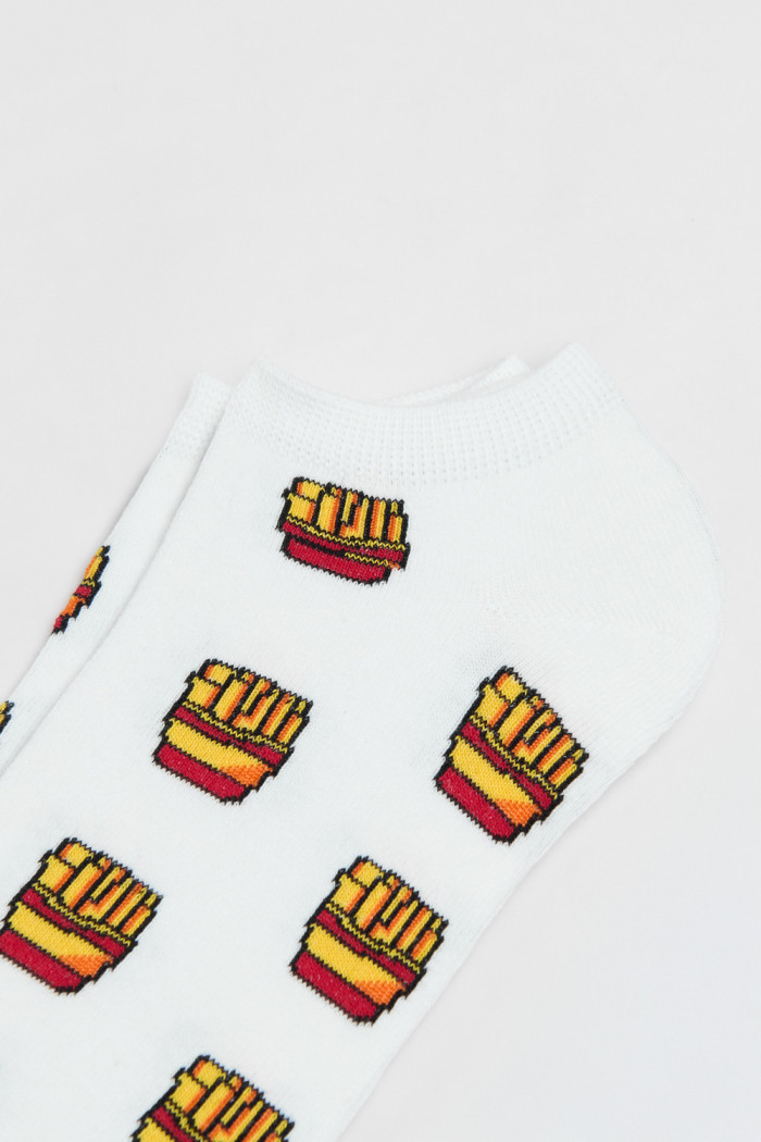 Medias tobilleras cremas con diseños de papitas fritas 

