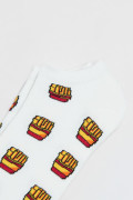 Medias tobilleras cremas con diseños de papitas fritas 

