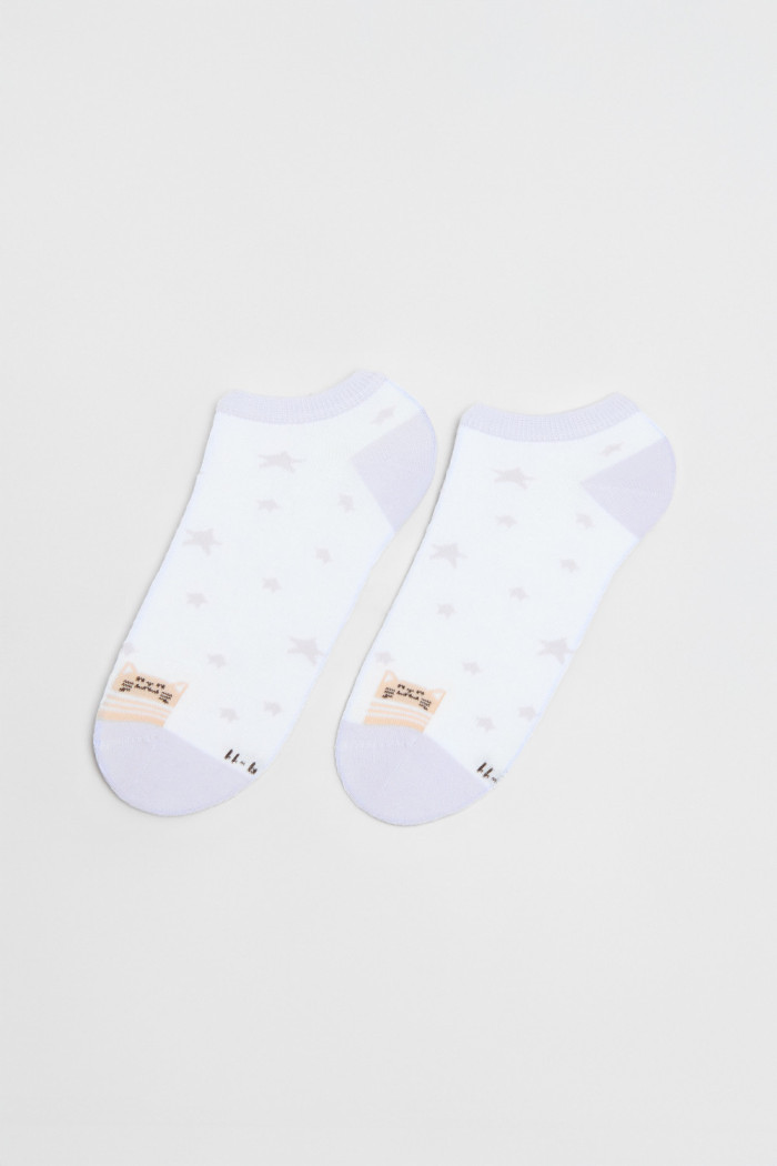 Medias tobilleras cremas claras con estrellas y gatitos
